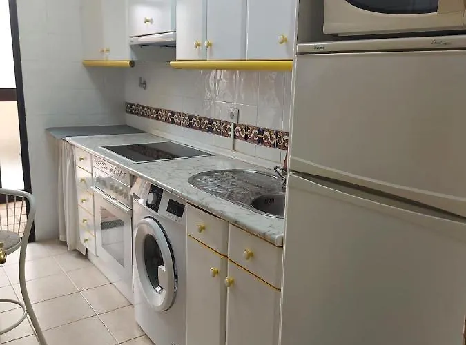 La * Las Navas del Marqués